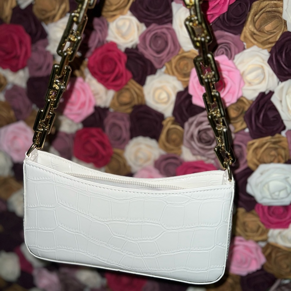 White chain link purse